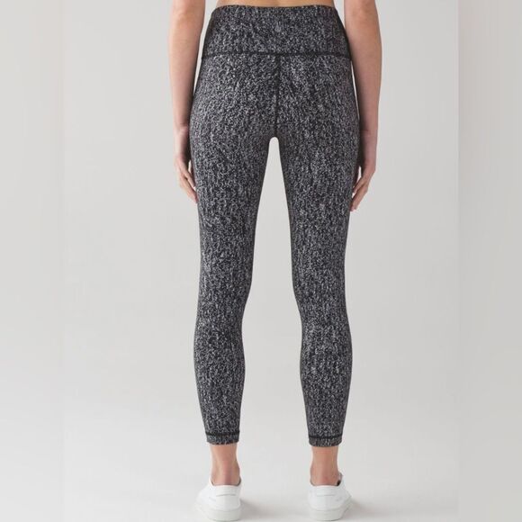 Lululemon High Times Pant Legging in Luon Suited Jacquard Black White, Size 4 - Picture 3 of 10